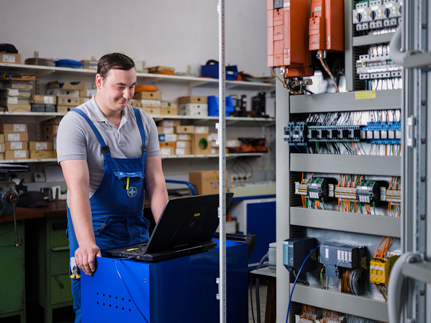 Mitarbeiter in der EMSR Technik